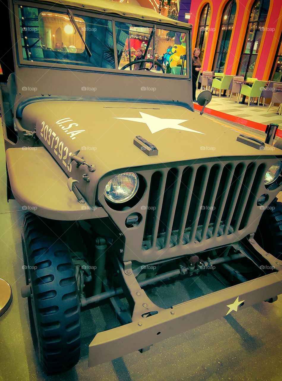 Cars.  The front of the Willys MB (Willis) is an American army off-road vehicle of the Second World War