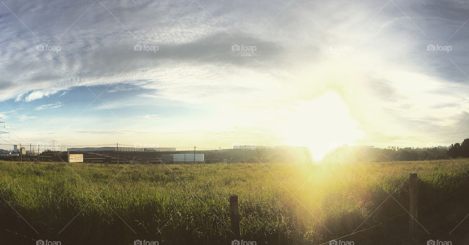 🌅Desperte, #Jundiaí. Como o dia está cinzento, vale um #tbt ensolarado.
Que a #QuintaFeira possa valer a pena!
🍃
#sol #sun #sky #céu #photo #nature #morning #alvorada #natureza #horizonte #fotografia #pictureoftheday #paisagem