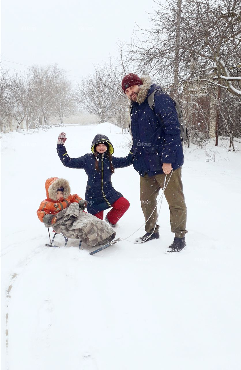 dad with kids in the snow