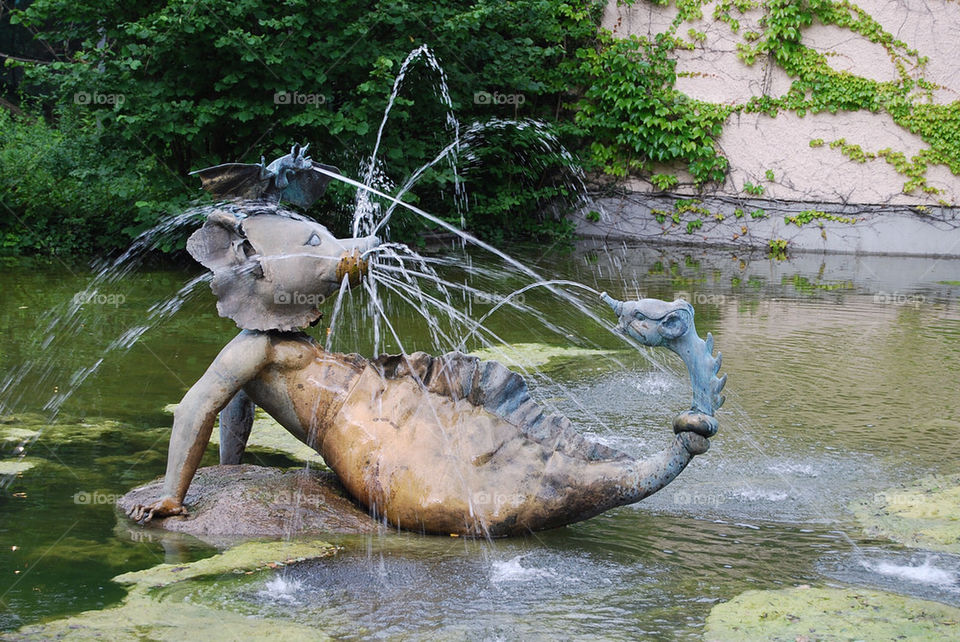 water fountain sculpture mouse by Nikita80