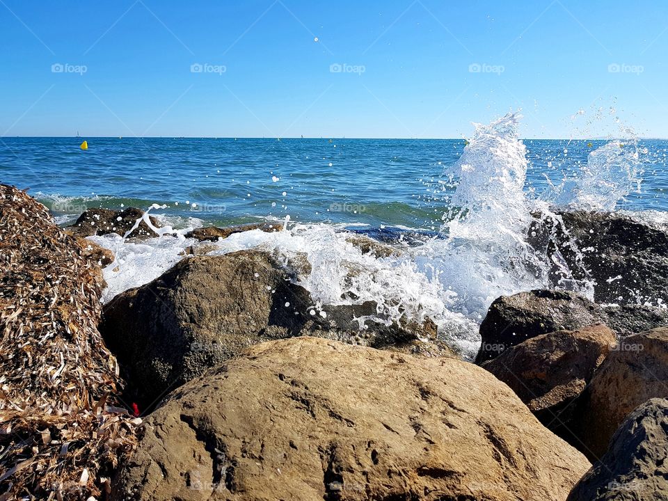 at the sea, summer time and weekend 😎😎😎😎