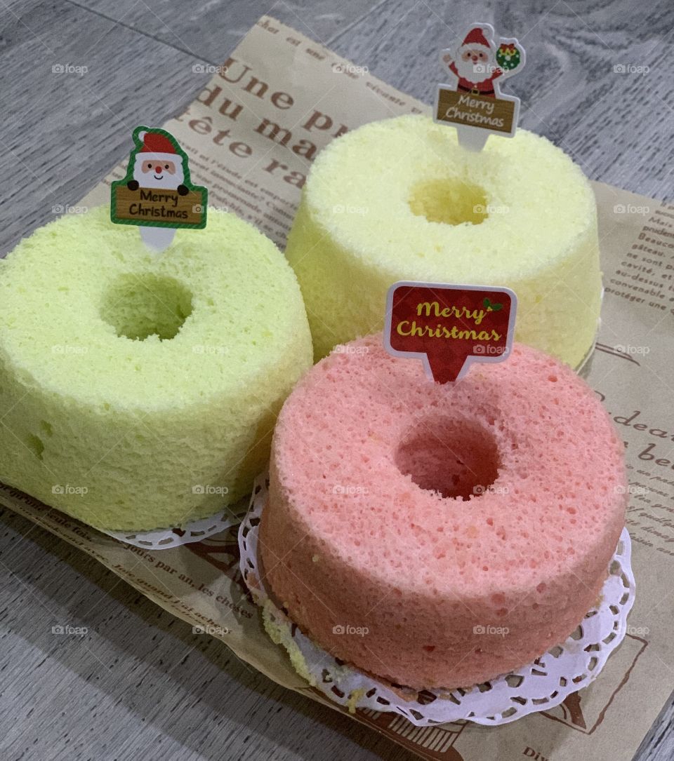 Mini chiffon cakes in 3 flavours for Christmas party celebrations 