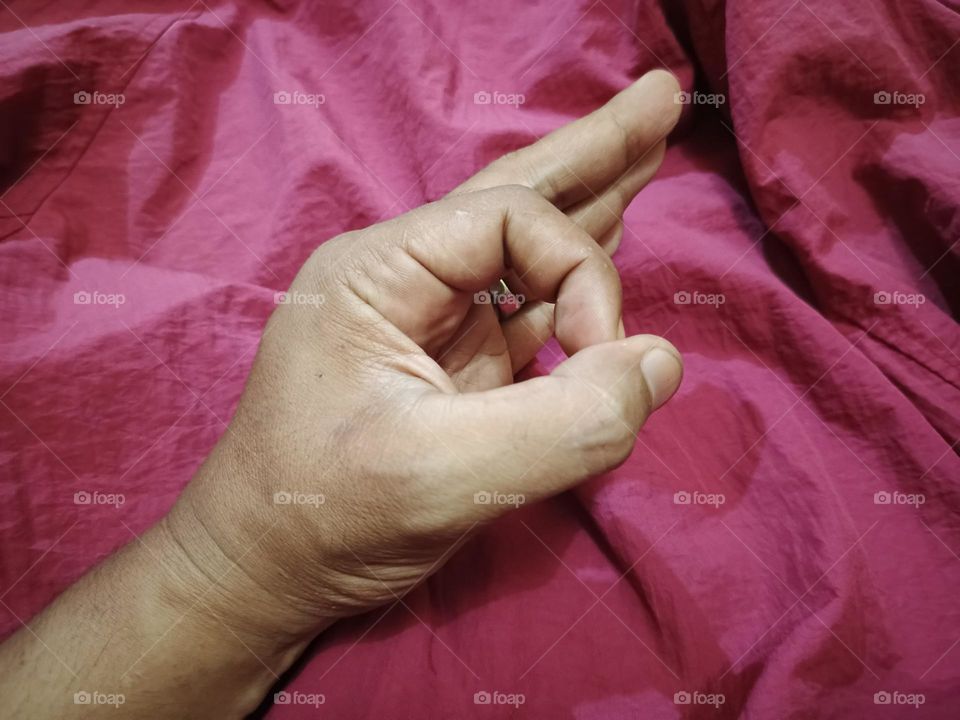 fingers forming the ok symbol