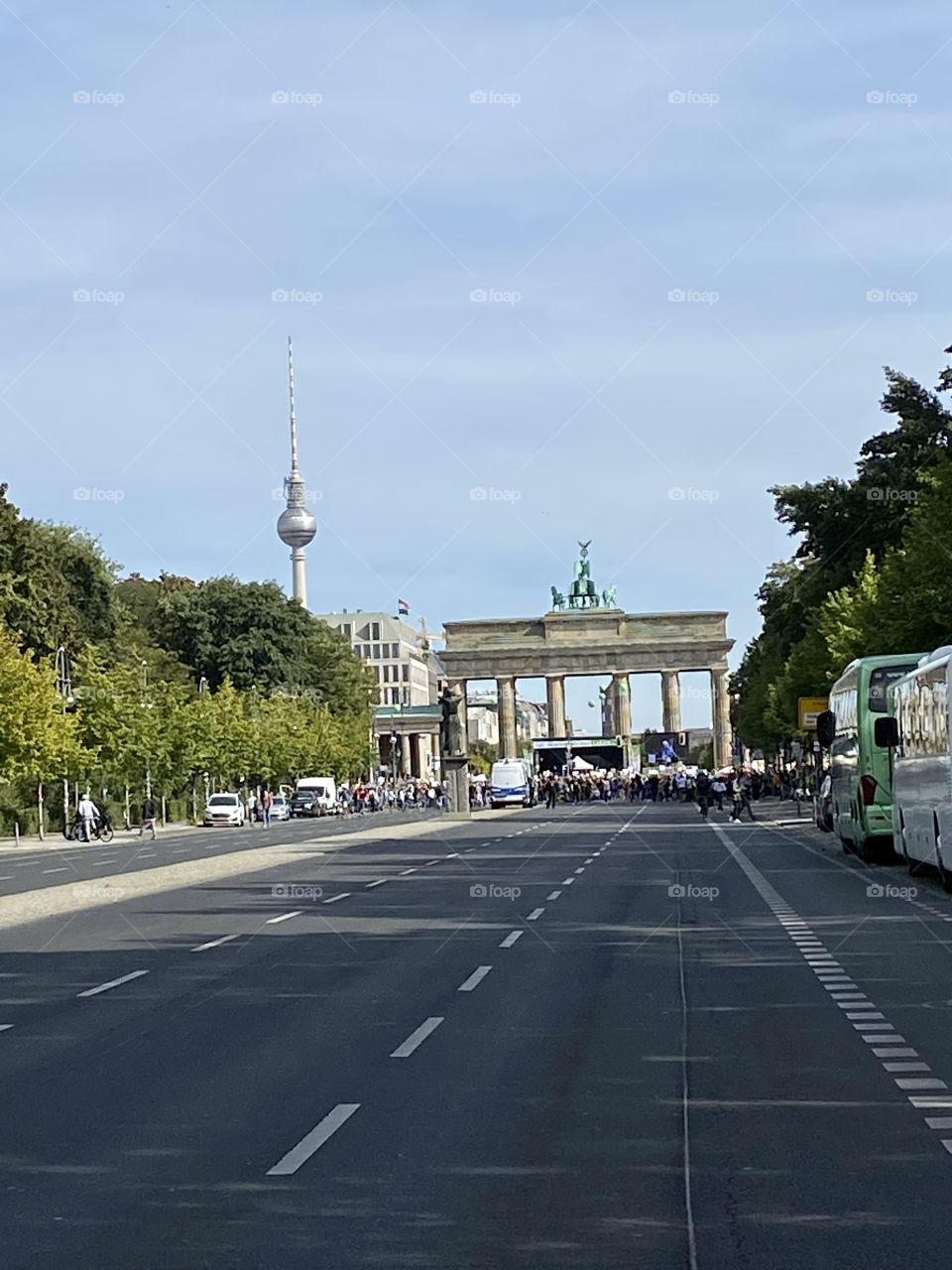 Berlin, Brandenburger Tor, leere Straße