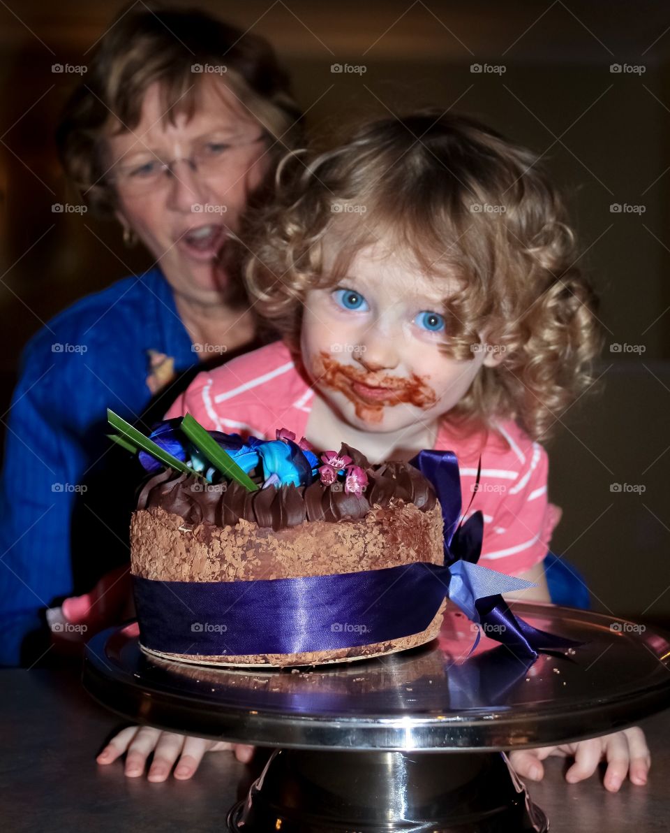 Little girl starts eating entire cake - grandma surprised