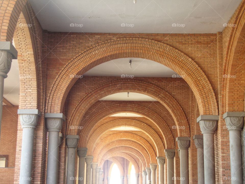pilares arqueados