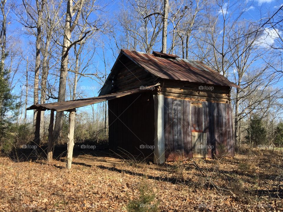 Virginia tobacco barn with lean to