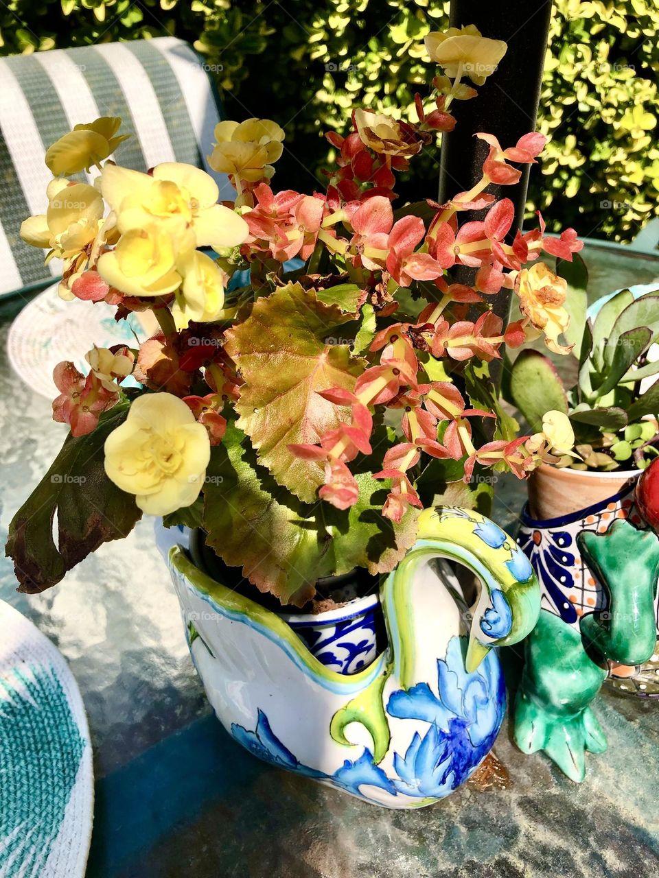 Swan pot  holder with flowers / garden decoration 