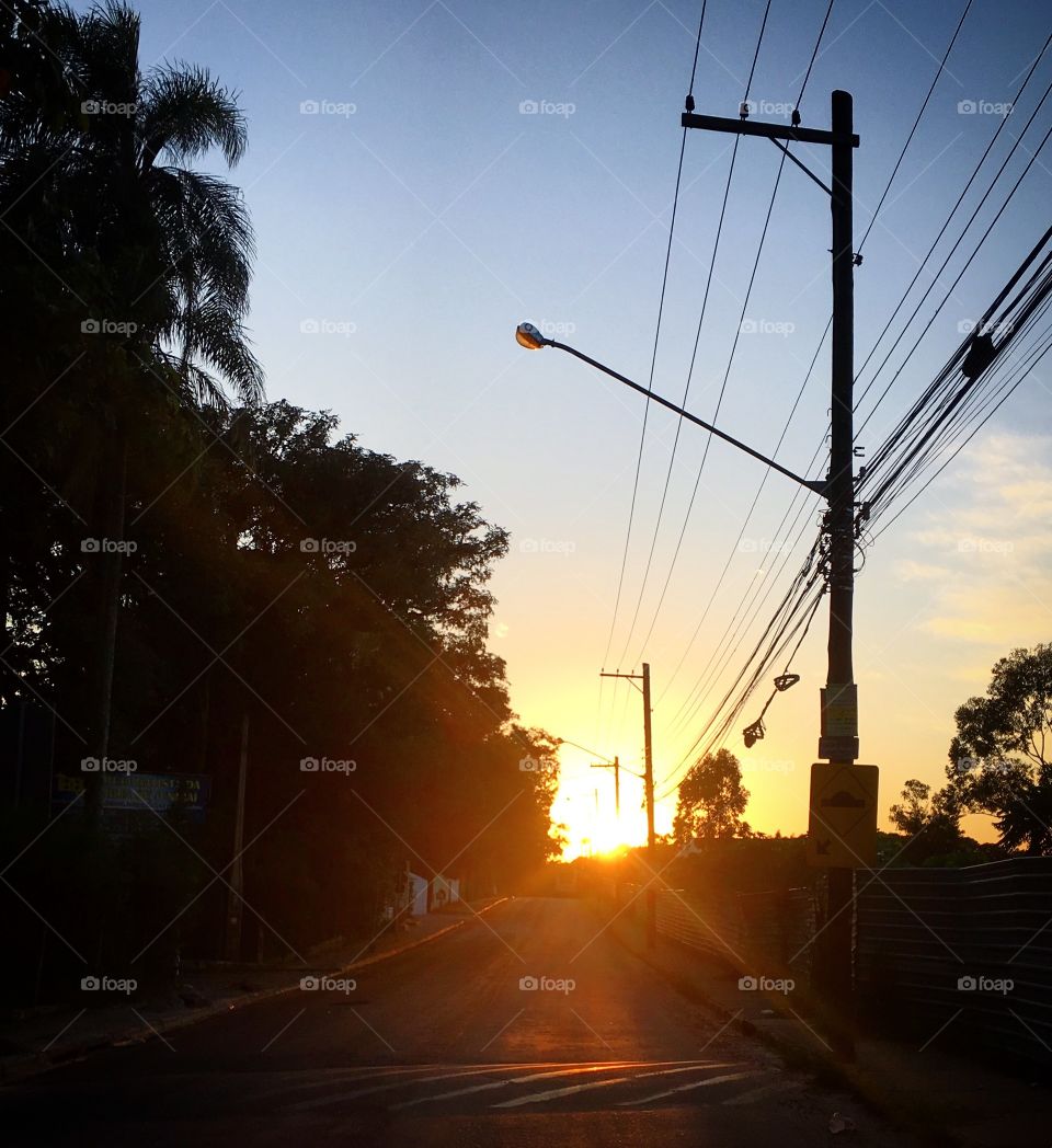 E o amanhecer é lindo. Muito bonito. Belíssimo mesmo! Como não se inspirar com esse sol tão vivo?