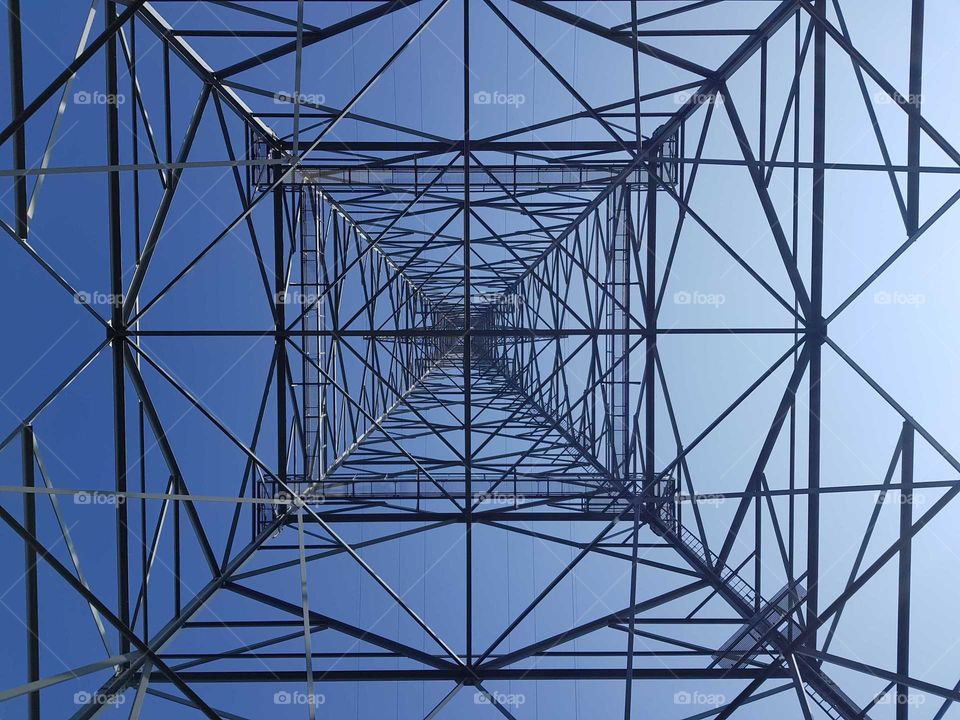 Electric mast, From bottom to top.