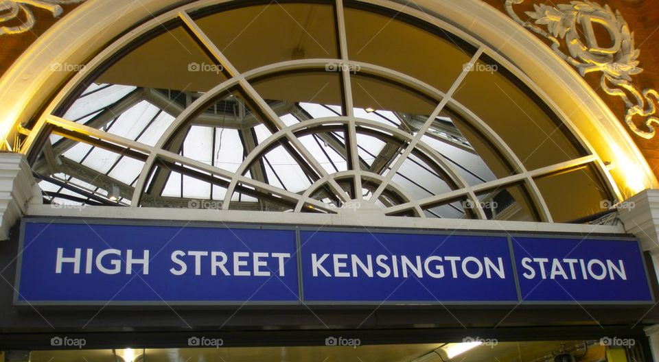 HIGH STREET KENSINGTON STATION LONDON, ENGLAND