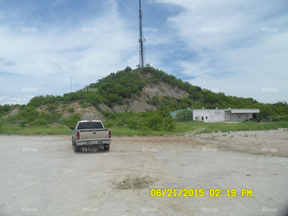 📻 radio station tower 2. This is a picture of a radio 📻 station tower located in Mineral Wells Texas. It was right by the gift shop.