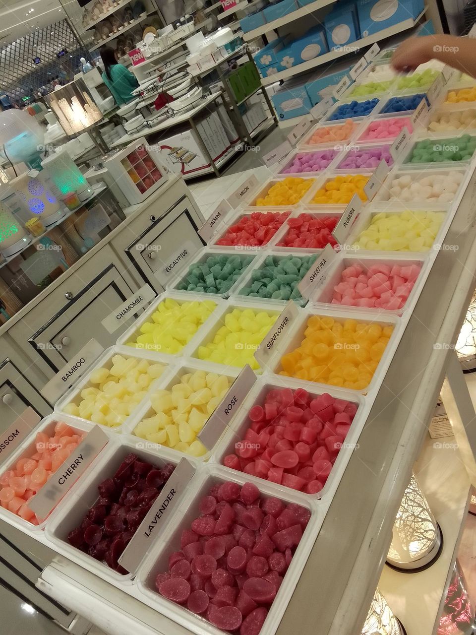 Scented and colorful candles benefits us help to relieve stress, with the essential oil in fragrance candles affect our hormones helping ease our anxiety and worries