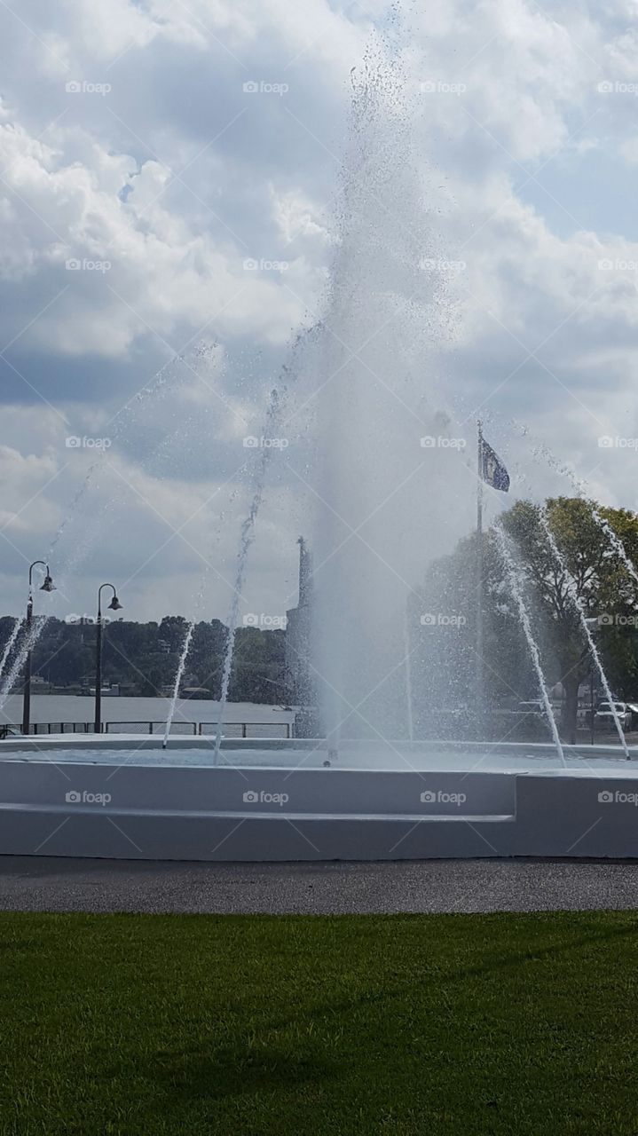 River front water fountain 