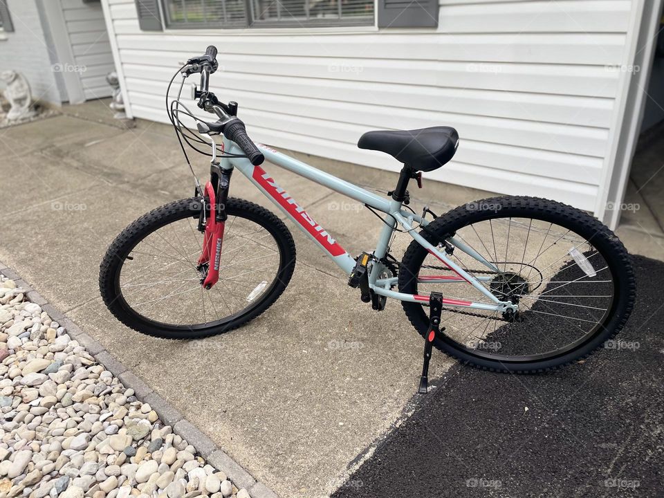 Bicycle outside, one lonely bike, bike outside of house, bicycle ready to ride, bicycle on front sidewalk