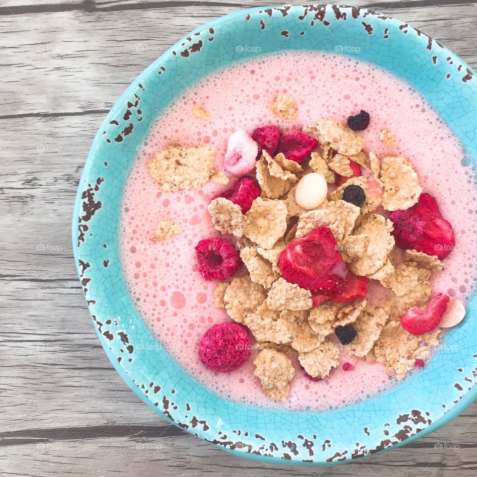 Strawberry milk with cereal 