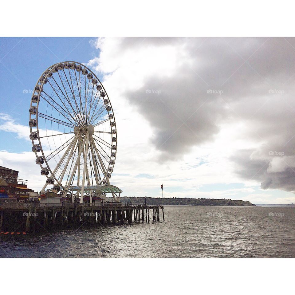 The Great wheel on the pier gives you an authentic Seattle experience.
