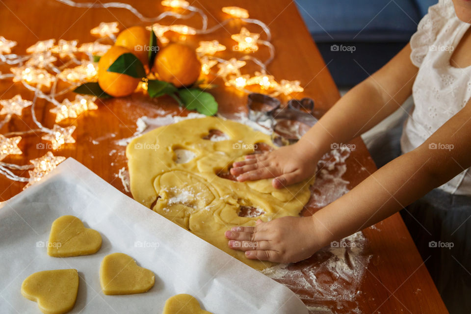 Children cooking ginger cookies 