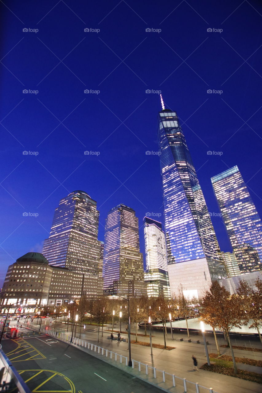 Night shot of 1 World Trade Center