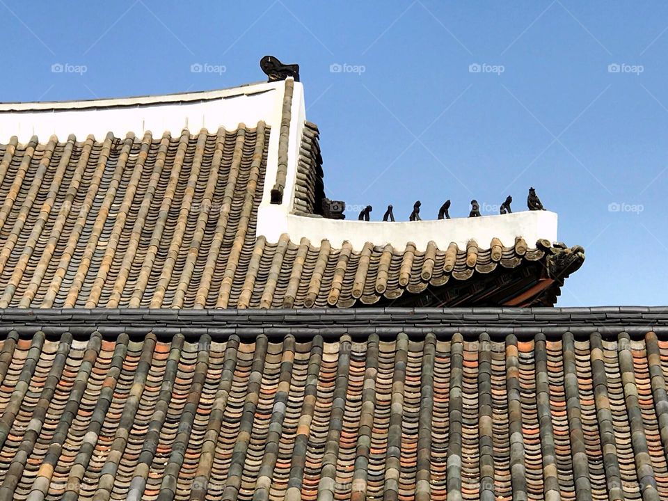 Close-up of the rooftop.