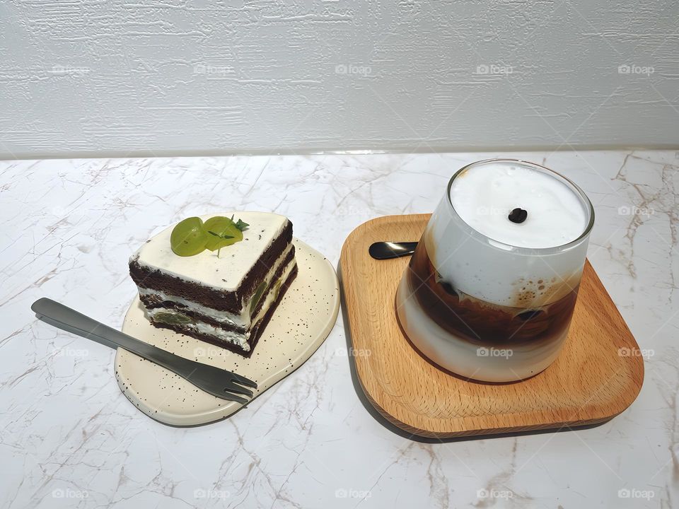 latte with chocolate cake