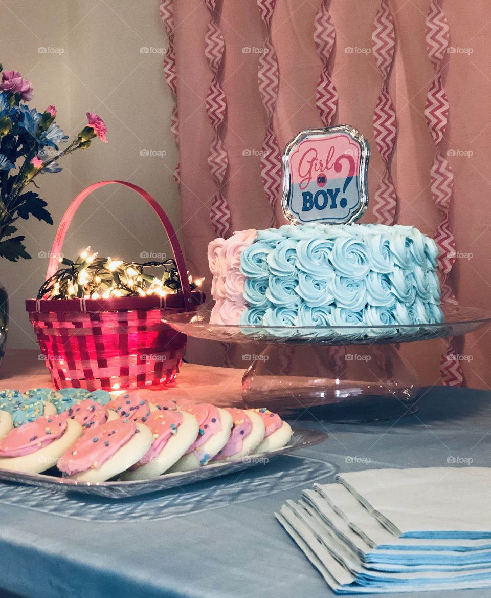 Is a beautiful boy or is a pretty girl? Gender reveal decoration, all pink and baby blue.