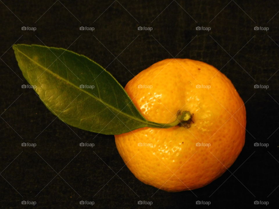 A juicy tangerine from a overhead viewpoint