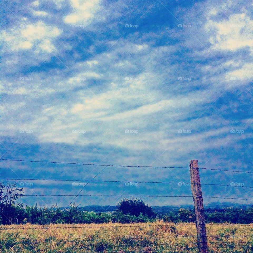 Quase 11h e o #sábado não clareia; ao contrário, só escurece.
🍃
#sol #sun #sky #céu #photo #natureza #morning #fotografia #paisagem #inspiração #amanhecer #alvorada #horizonte #mobgrafia