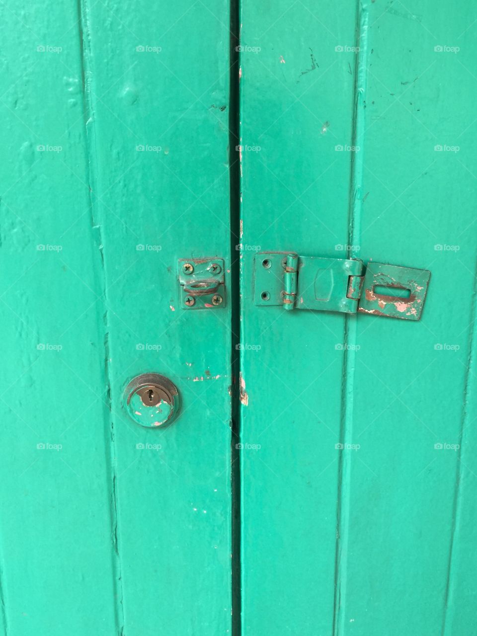 Turquoise door, no lock, no safe, but antique style 