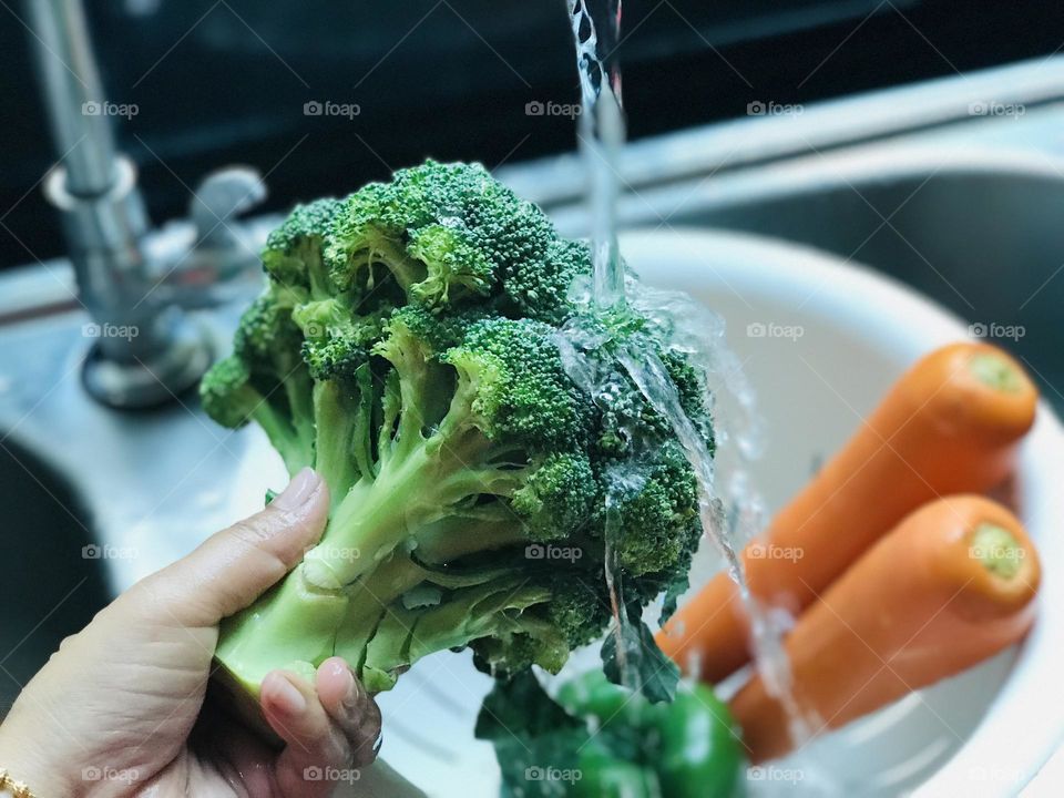 Vegetables like carrots and broccoli capsicum are cleaning under water, it helps people staying fit.