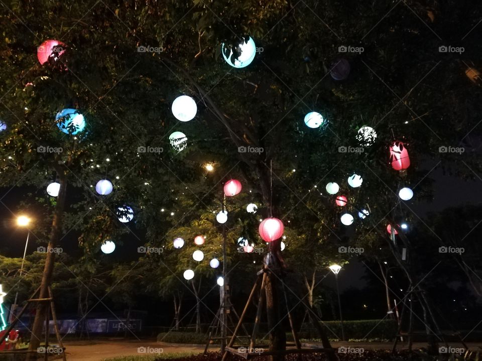 Yen So Park at night