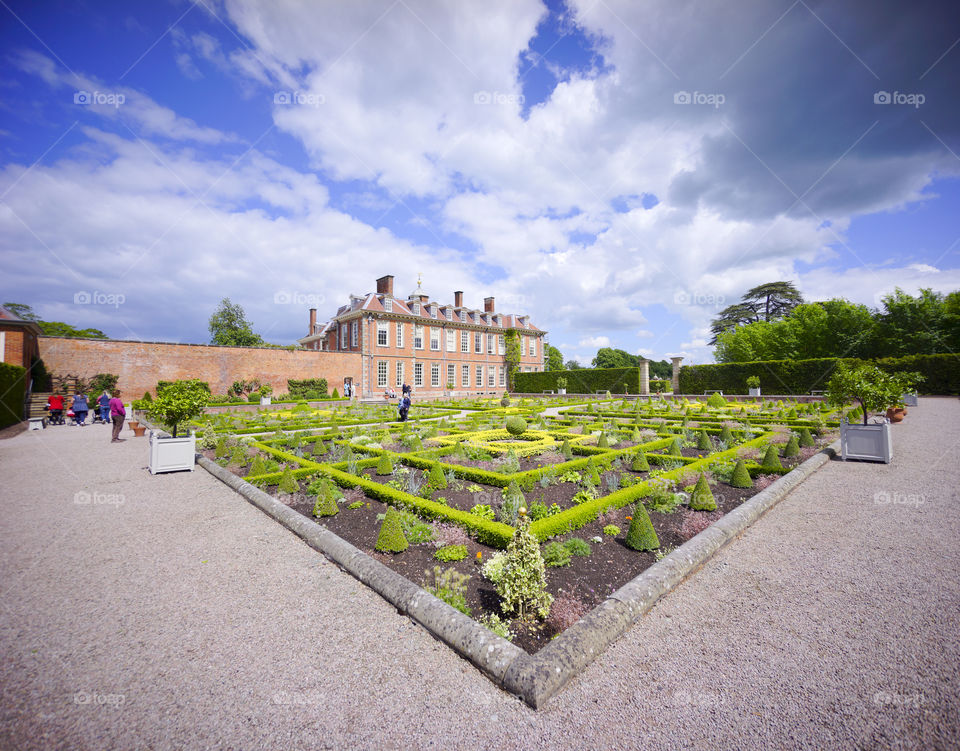 Stately home . Gardens 