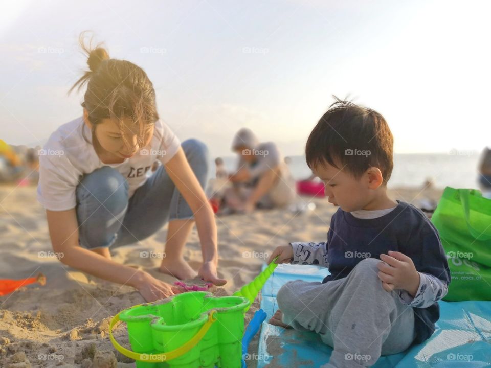 Pile the sand with children