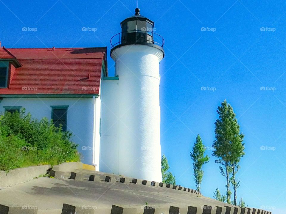Pointe Betsy Lighthouse from side