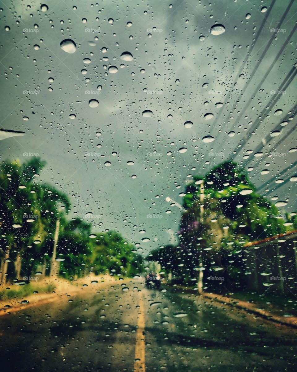 Chuva que não cessa! Do carro, estou protegido. 