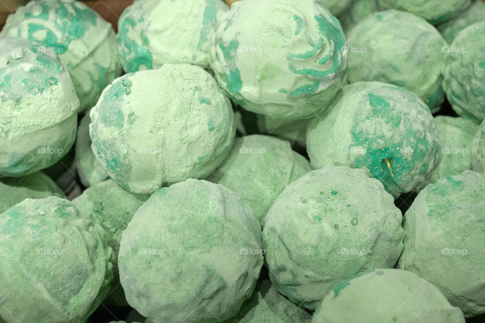 Green bath bomb