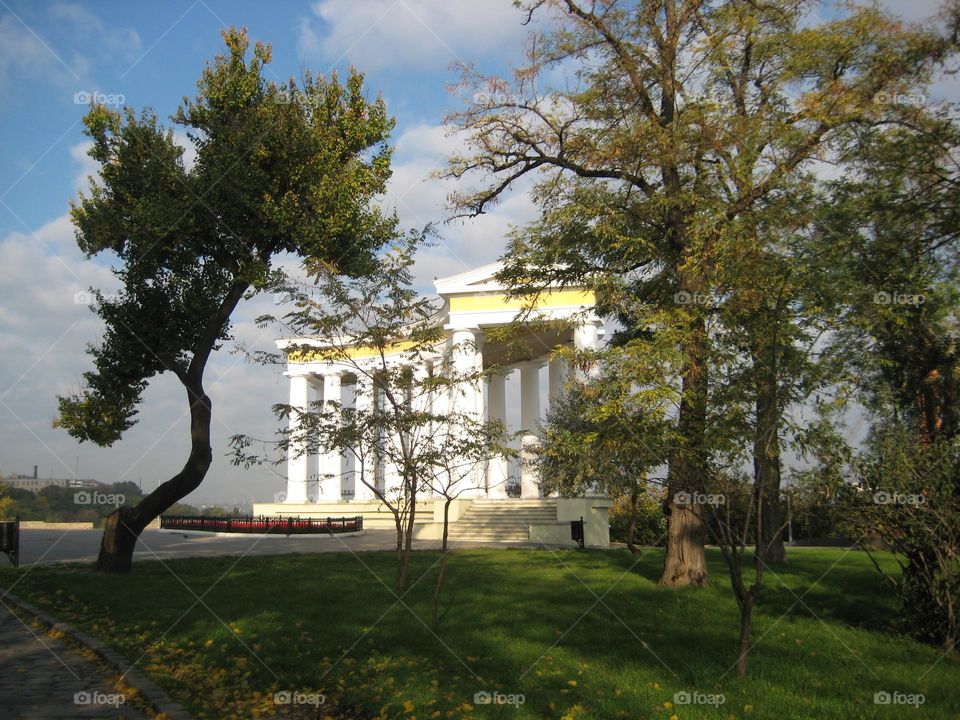 Vorontsov colonnade in Odesa trees autumn 