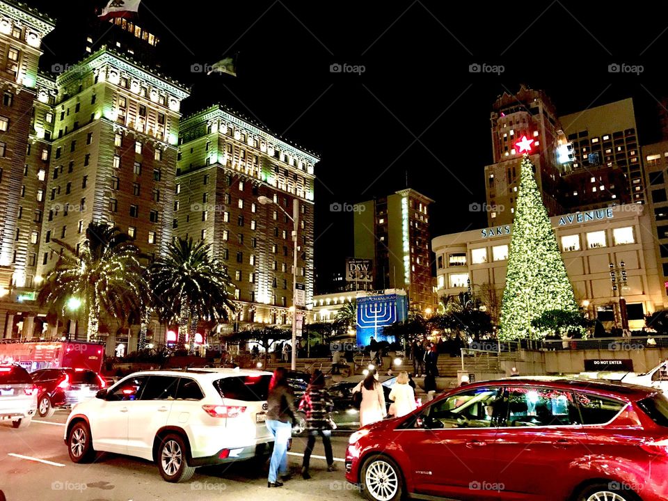 Driving through San Francisco’s Christmas Display 