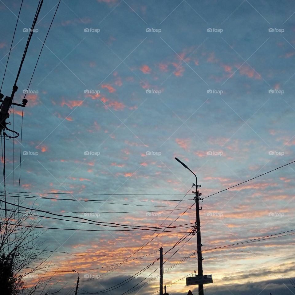 The sky is a mysterious phenomenon, its beauty simply cannot be expressed in words 🤍