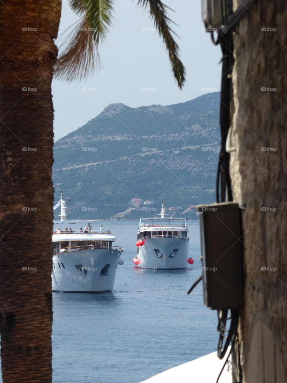 boats arriving @ Korčula
