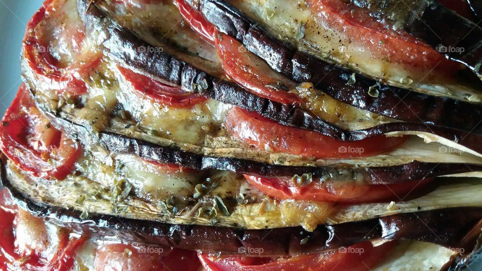 aubergine slices and tomatoes