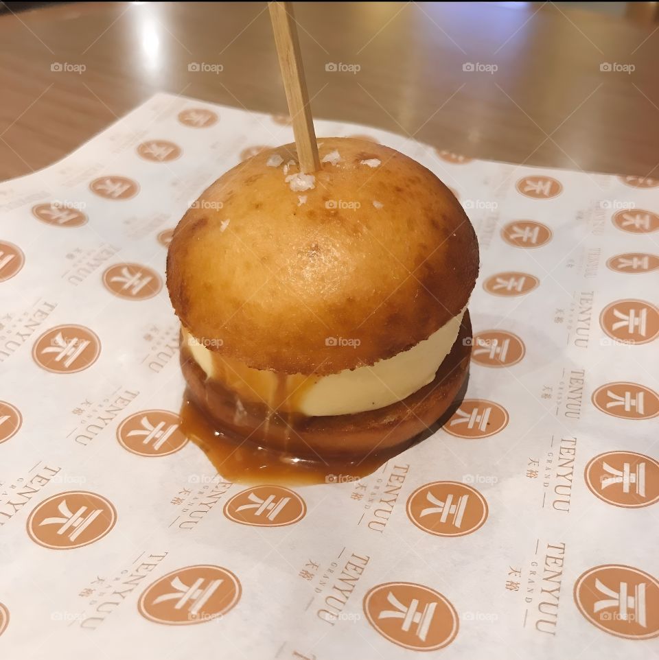 caramel icr cream bun