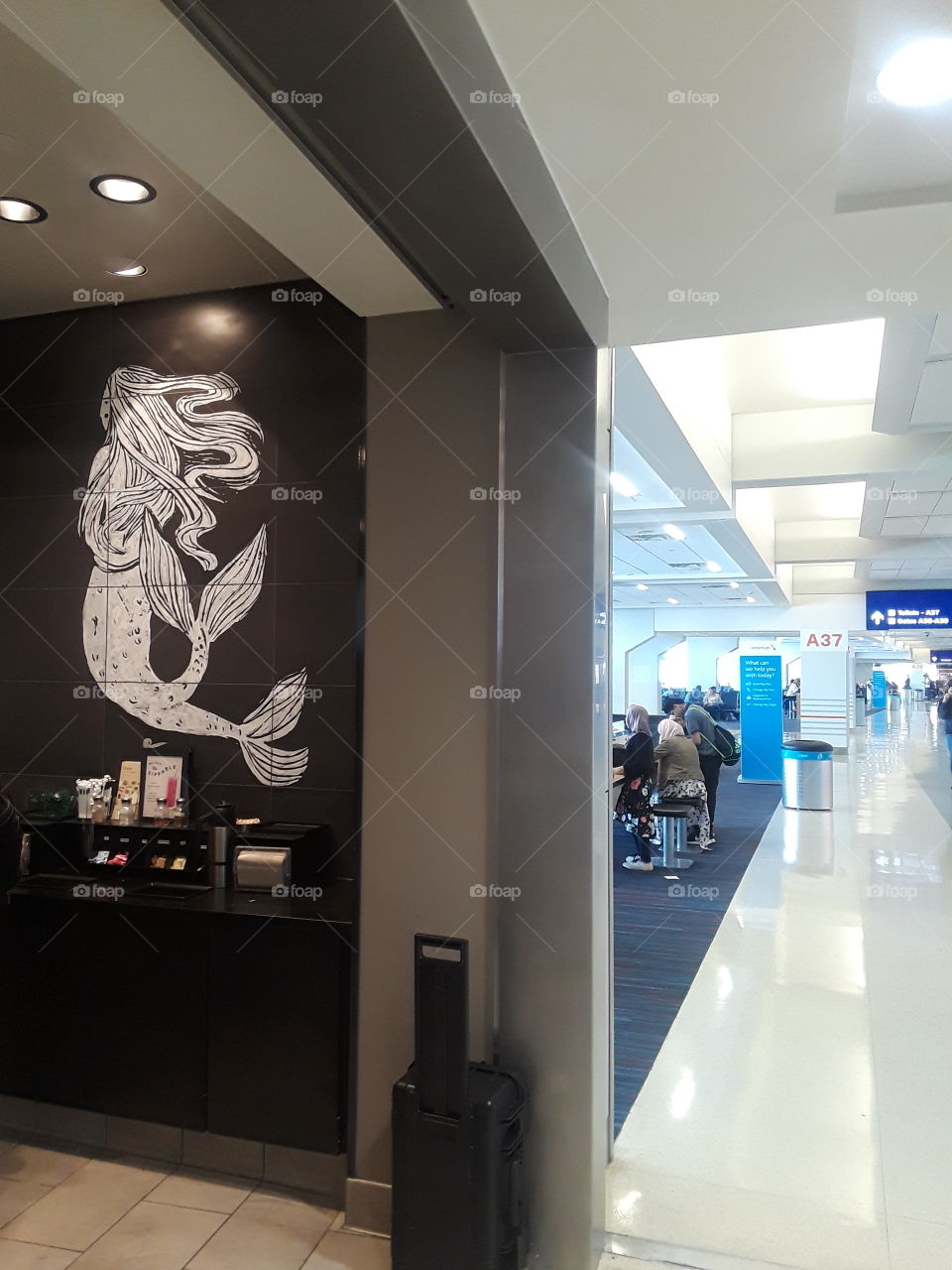 airport Starbucks