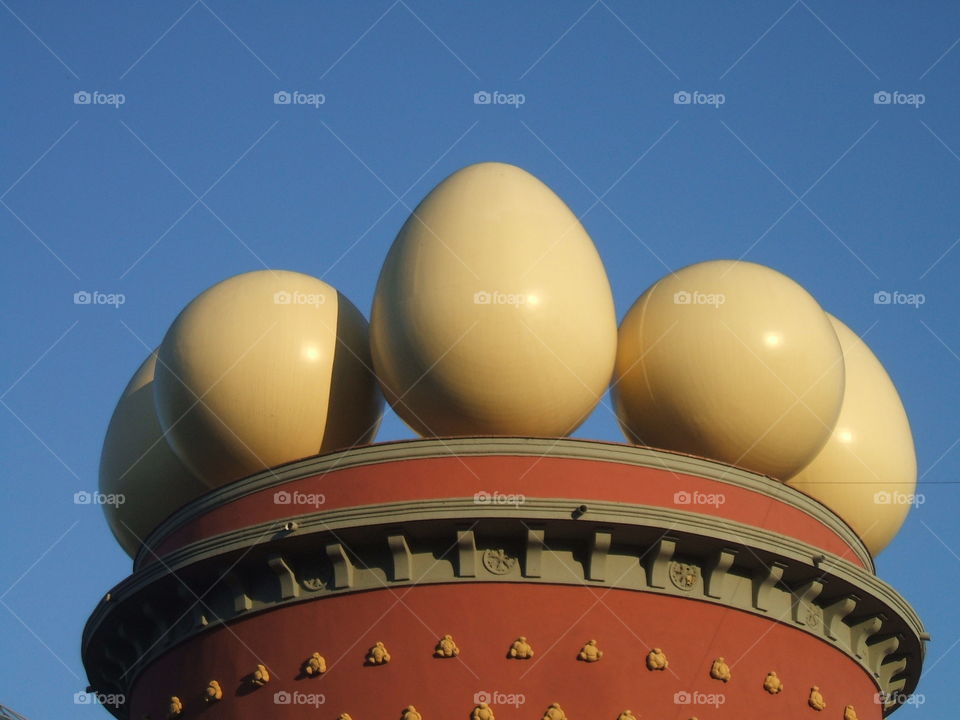 Dali's Eggd. photo session in Figueres