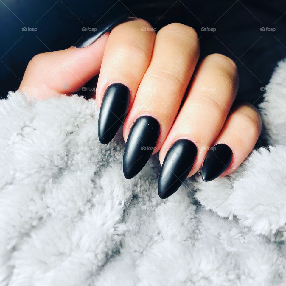 Mattel black acrylic nails with a fluffy gray blanket 