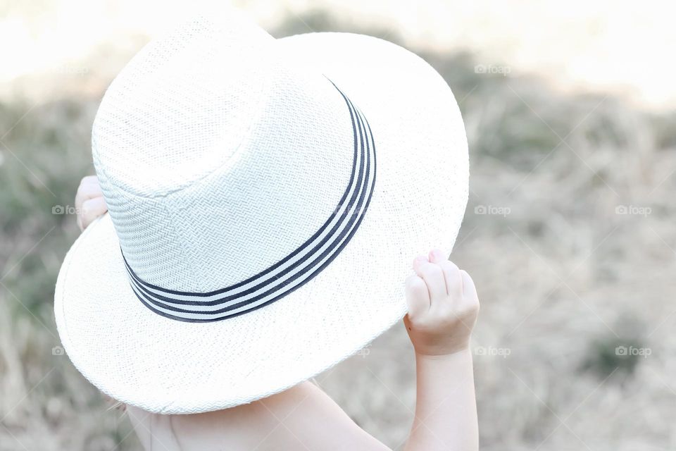 child with white hat