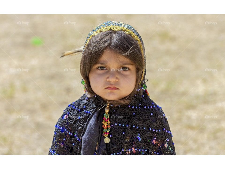 The beautiful girl of the nomads who live with a certain difficulty and pleasure.