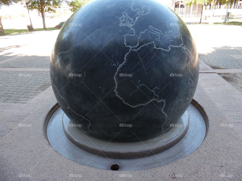 I got the whole world in my hands 👐