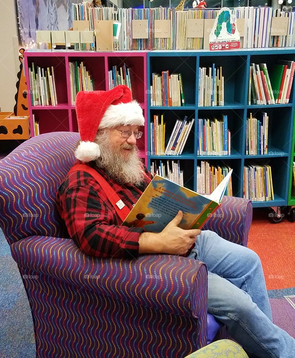 Santa Reads