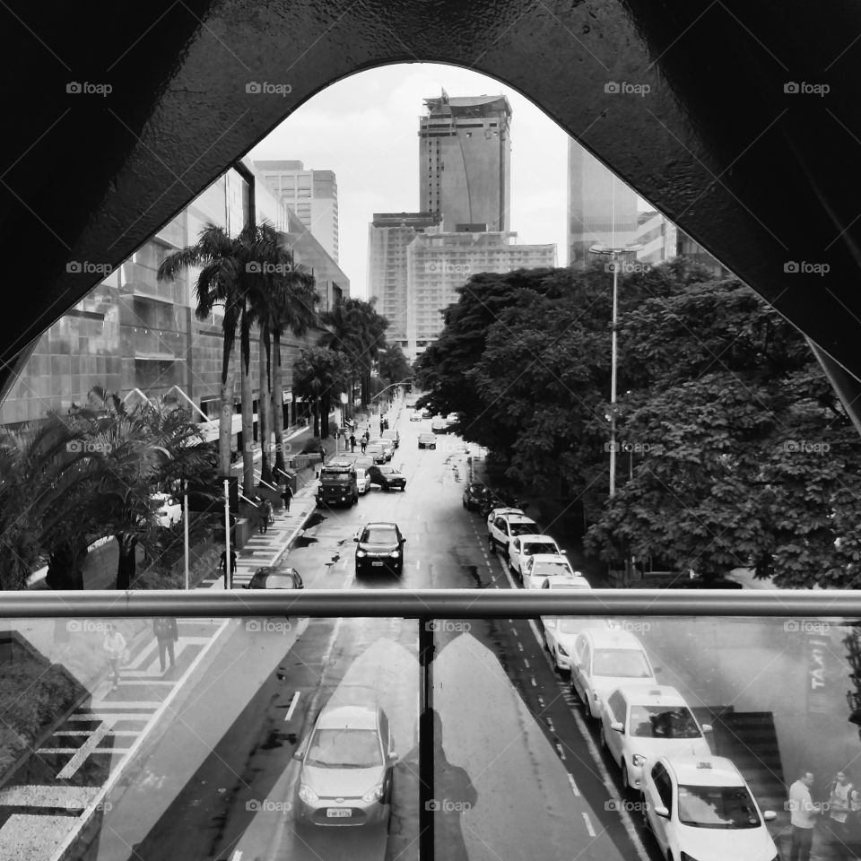 Framing the city. Foto tirada em São Paulo, na passarela entre os shoppings Morumbi e Market Place.